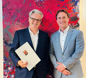 Bild Aushändigung Ernennungsurkunde an Herrn VRLAG Eckert